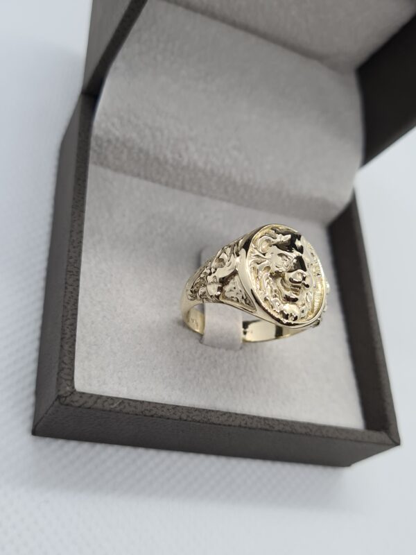 Lion ring gothic